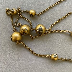 Dior long necklace in gold with detailed dead’s